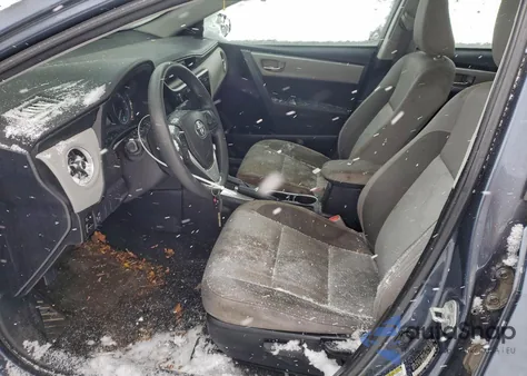 2017 Toyota Corolla L z USA, uszkodzony, nr VIN 2T1BURHEXHC938607